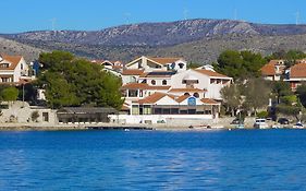 Pansion Zlatna Ribica